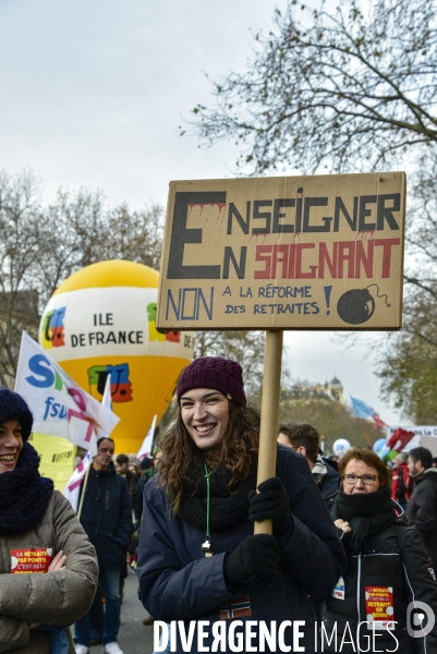 Manifestation contre la réforme des retraites. Grève du 10 décembre 2019 à Paris. National strike of 10 December 2019 in Paris.