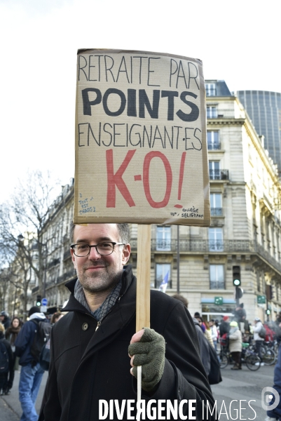 Manifestation contre la réforme des retraites. Grève du 10 décembre 2019 à Paris. National strike of 10 December 2019 in Paris.