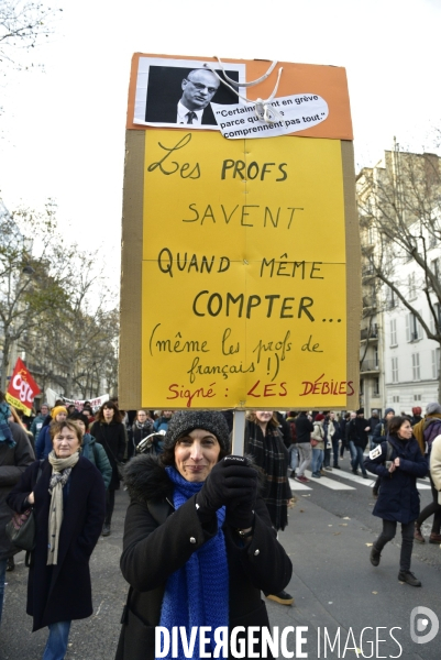 Manifestation contre la réforme des retraites. Grève du 10 décembre 2019 à Paris. National strike of 10 December 2019 in Paris.