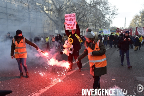 Manifestation contre la réforme des retraites. Grève du 10 décembre 2019 à Paris. National strike of 10 December 2019 in Paris.