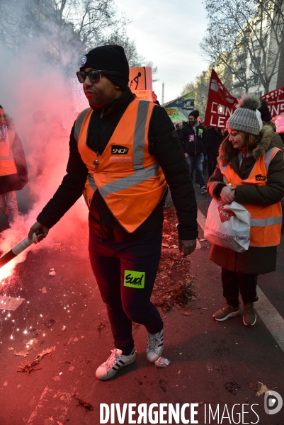 Manifestation contre la réforme des retraites. Grève du 10 décembre 2019 à Paris. National strike of 10 December 2019 in Paris.