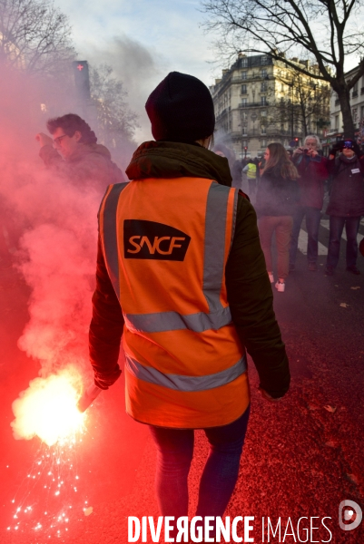 Manifestation contre la réforme des retraites. Grève du 10 décembre 2019 à Paris. National strike of 10 December 2019 in Paris.