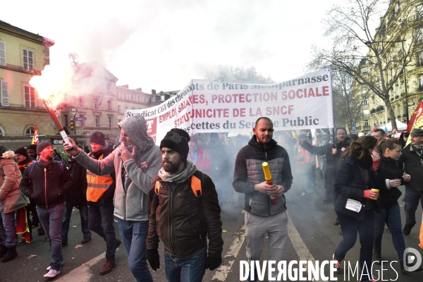 Manifestation contre la réforme des retraites. Grève du 10 décembre 2019 à Paris. National strike of 10 December 2019 in Paris.