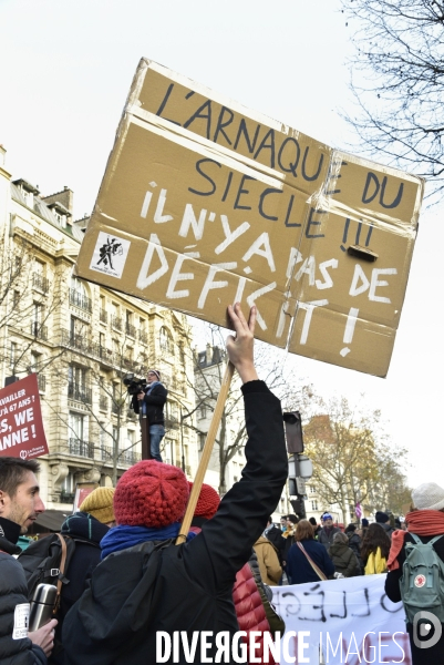 Manifestation contre la réforme des retraites. Grève du 10 décembre 2019 à Paris. National strike of 10 December 2019 in Paris.