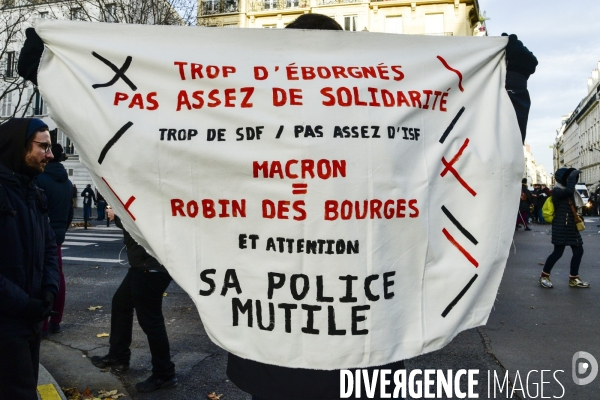 Manifestation contre la réforme des retraites. Grève du 10 décembre 2019 à Paris. National strike of 10 December 2019 in Paris.