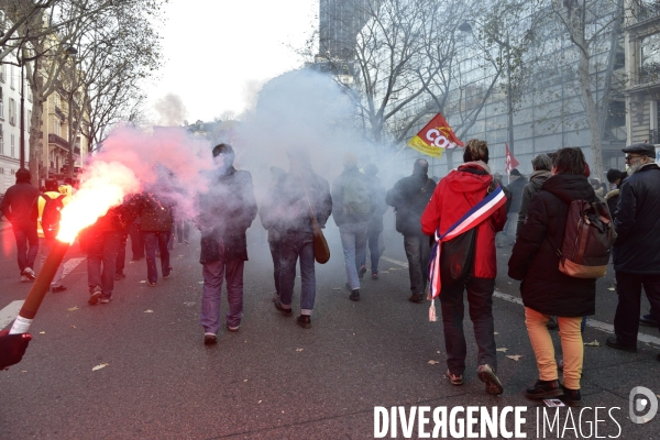 Manifestation contre la réforme des retraites. Grève du 10 décembre 2019 à Paris. National strike of 10 December 2019 in Paris.