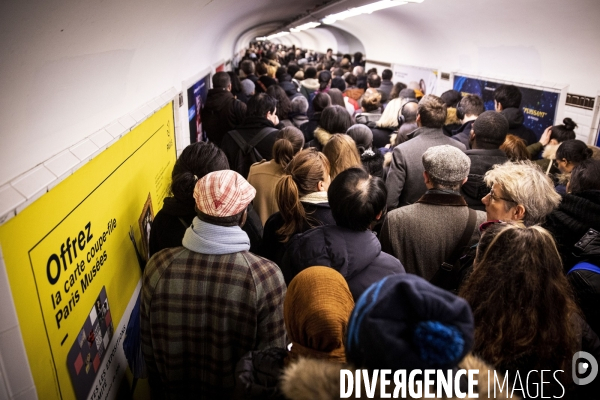 La galère des usagers du métro pendant la grève des transports.