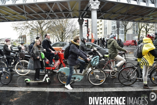 Journée de grève des transports publics à Paris, contre la réforme des retraite, en décembre 2019. Public transport strike day in Paris, in December 2019.