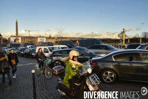 Journée de grève des transports publics à Paris, contre la réforme des retraite, en décembre 2019. Public transport strike day in Paris, in December 2019.