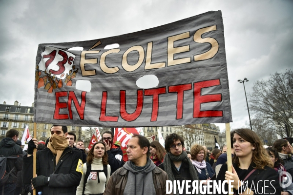 Education nationale et jeunesse contre la réforme des retraites. Grève du 17 décembre 2019, à Paris. Youngs at National strike of 17 December 2019 in Paris.