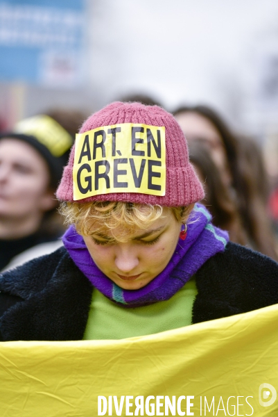 Education nationale et jeunesse contre la réforme des retraites. Grève du 17 décembre 2019, à Paris. Youngs at National strike of 17 December 2019 in Paris.