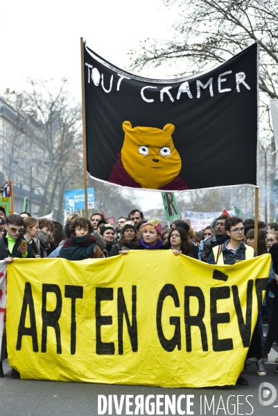 Education nationale et jeunesse contre la réforme des retraites. Grève du 17 décembre 2019, à Paris. Youngs at National strike of 17 December 2019 in Paris.