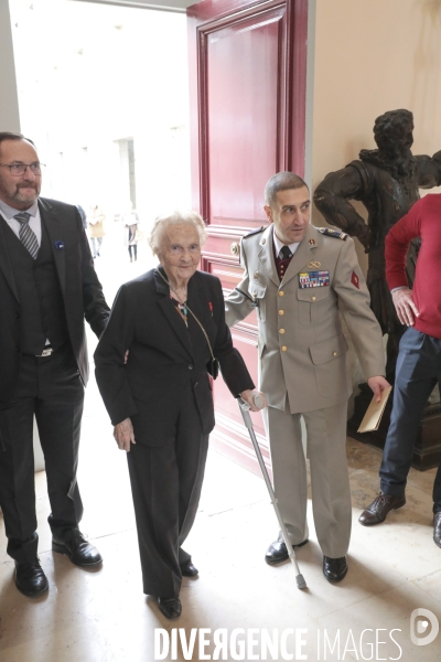 Genevieve de galard  ceremonie aux  invalides