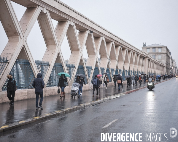 Grève des transports, Paris rue Lafayette.