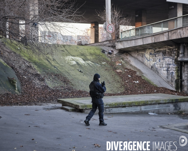 Paris, porte de la Chapelle, Patrouille, police,  camps ,migrants, réfugiés.