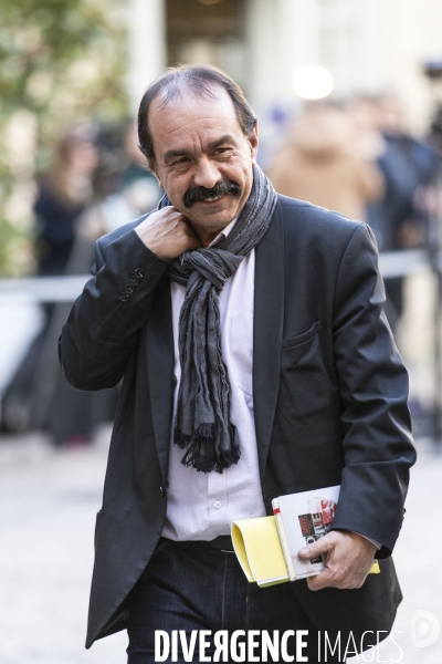 Les syndicats défilent à Matignon pour la réforme des retraites