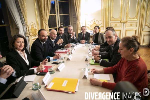 Les syndicats défilent à Matignon pour la réforme des retraites