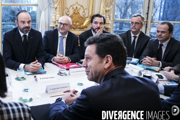 Les syndicats défilent à Matignon pour la réforme des retraites
