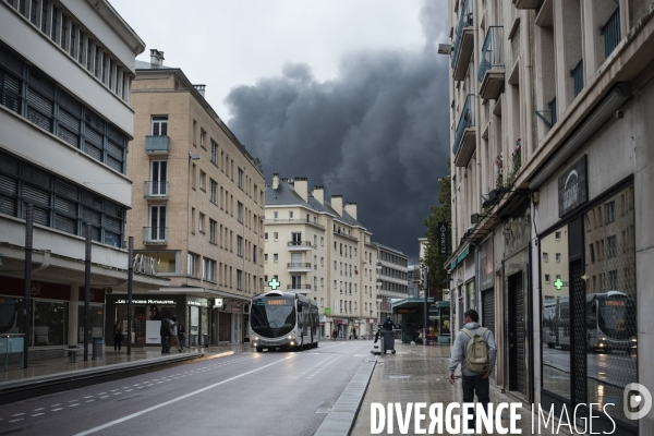 Incendie de l usine Lubrizol à Rouen le 26 septembre 2019