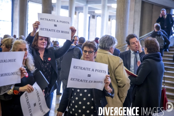 Edouard Philippe dévoile la réforme des retraites devant le CESE