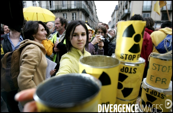 Rennes 17 mars 2007 . manifestation des antinucleaires , contre la construction du  reacteur epr de flamanville .