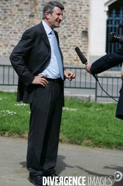 Philippe De Villiers , en campagne pour le NON au référendum sur la constitution Européenne.