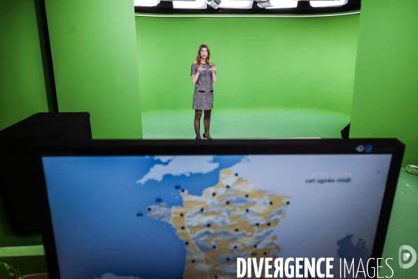 Journal météo de France 2 présenté par Chloé Nabedian.