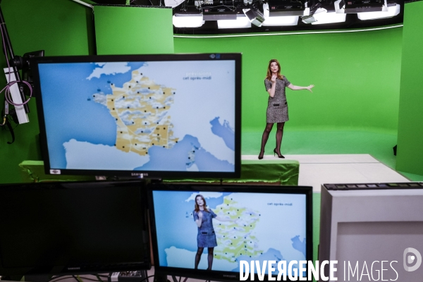 Journal météo de France 2 présenté par Chloé Nabedian.