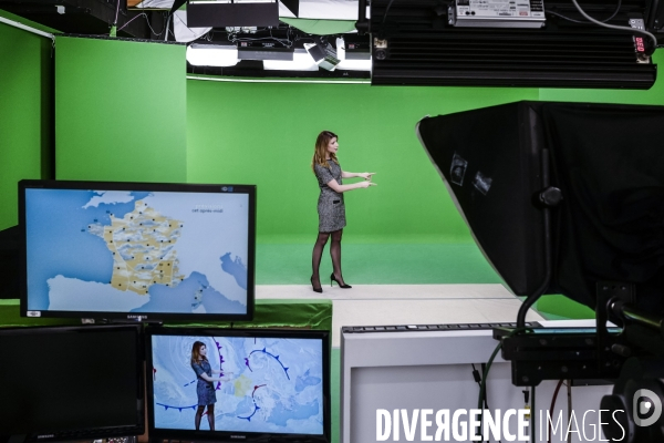 Journal météo de France 2 présenté par Chloé Nabedian.