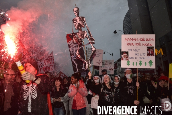 Manifestation contre la réforme des retraites. Grève du 17 décembre 2019, à Paris. National strike of 17 December 2019 in Paris.