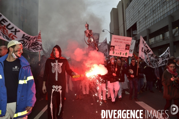 Manifestation contre la réforme des retraites. Grève du 17 décembre 2019, à Paris. National strike of 17 December 2019 in Paris.