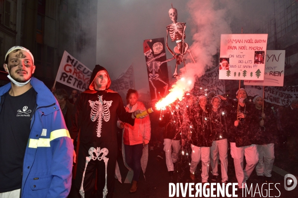 Manifestation contre la réforme des retraites. Grève du 17 décembre 2019, à Paris. National strike of 17 December 2019 in Paris.