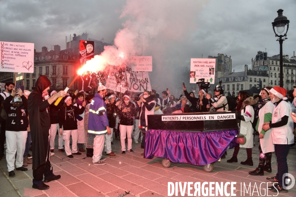 Manifestation contre la réforme des retraites. Grève du 17 décembre 2019, à Paris. National strike of 17 December 2019 in Paris.
