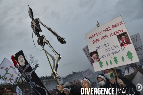 Manifestation contre la réforme des retraites. Grève du 17 décembre 2019, à Paris. National strike of 17 December 2019 in Paris.