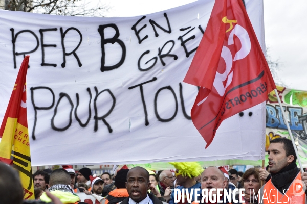 Manifestation contre la réforme des retraites. Grève du 17 décembre 2019, à Paris. National strike of 17 December 2019 in Paris.