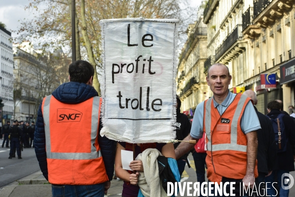 Manifestation contre la réforme des retraites. Grève du 17 décembre 2019, à Paris. National strike of 17 December 2019 in Paris.