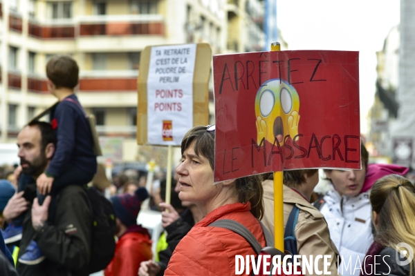 Manifestation contre la réforme des retraites. Grève du 17 décembre 2019, à Paris. National strike of 17 December 2019 in Paris.