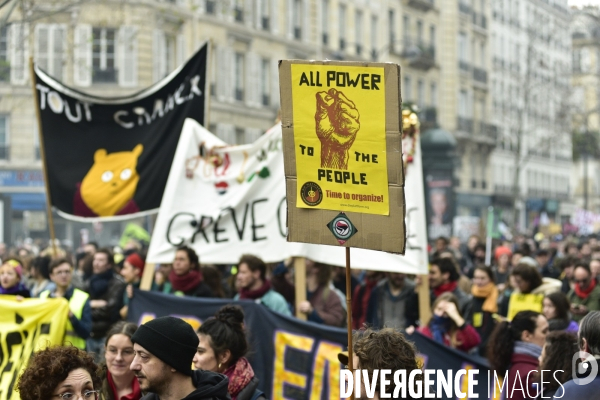 Manifestation contre la réforme des retraites. Grève du 17 décembre 2019, à Paris. National strike of 17 December 2019 in Paris.