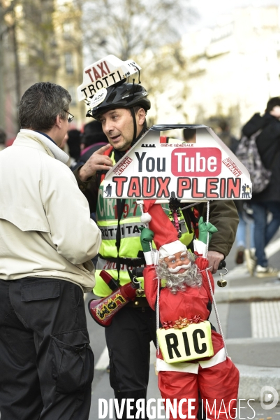 Manifestation contre la réforme des retraites. Grève du 17 décembre 2019, à Paris. National strike of 17 December 2019 in Paris.