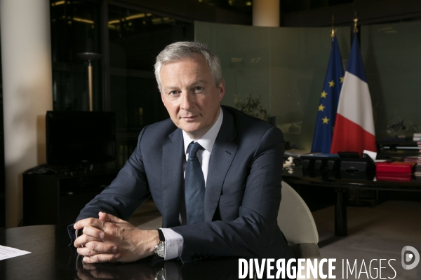 Bruno LE MAIRE, ministre de l économie et des finances, dans son bureau de Bercy.