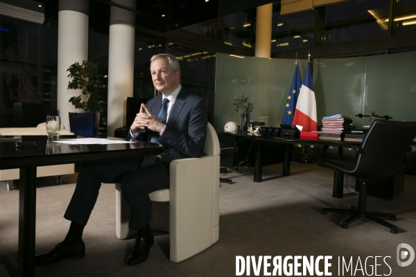 Bruno LE MAIRE, ministre de l économie et des finances, dans son bureau de Bercy.