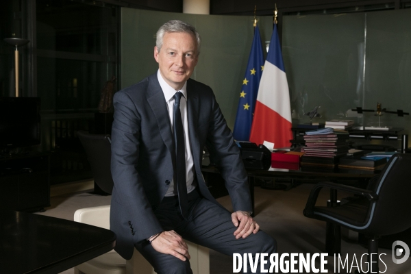 Bruno LE MAIRE, ministre de l économie et des finances, dans son bureau de Bercy.