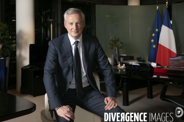 Bruno LE MAIRE, ministre de l économie et des finances, dans son bureau de Bercy.