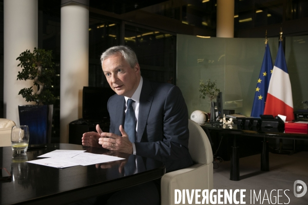 Bruno LE MAIRE, ministre de l économie et des finances, dans son bureau de Bercy.