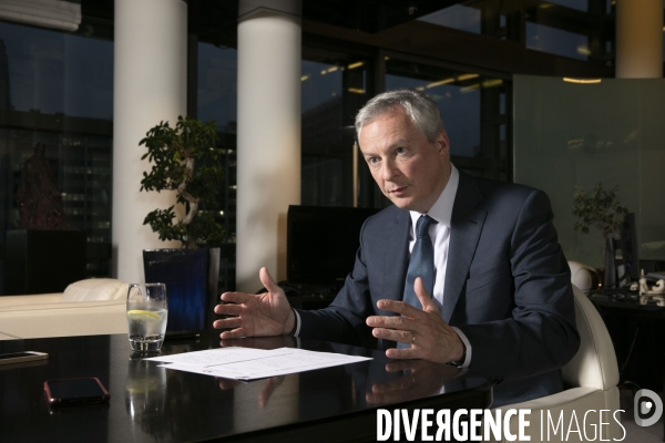 Bruno LE MAIRE, ministre de l économie et des finances, dans son bureau de Bercy.