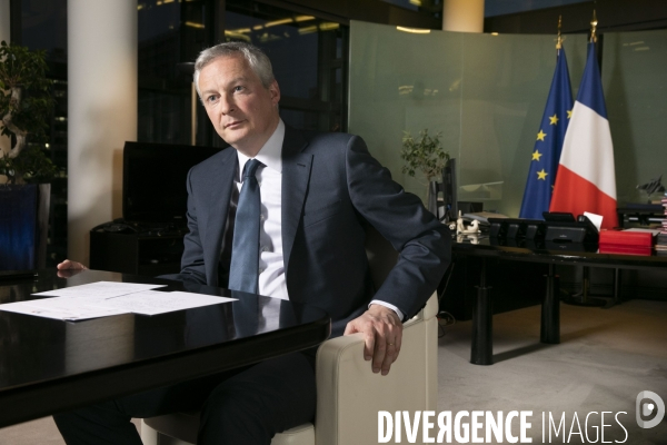 Bruno LE MAIRE, ministre de l économie et des finances, dans son bureau de Bercy.