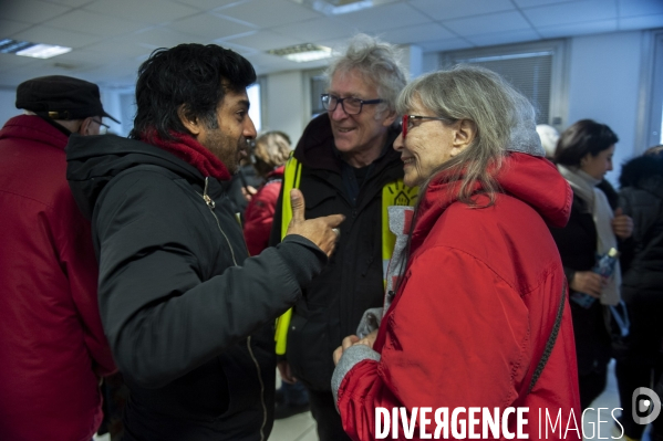 Le DAL réquisitionne un immeuble.