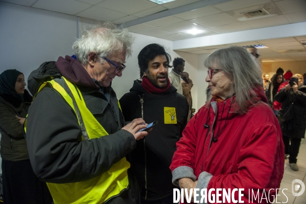 Le DAL réquisitionne un immeuble.