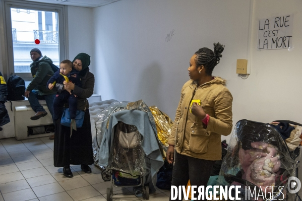 Le DAL réquisitionne un immeuble.