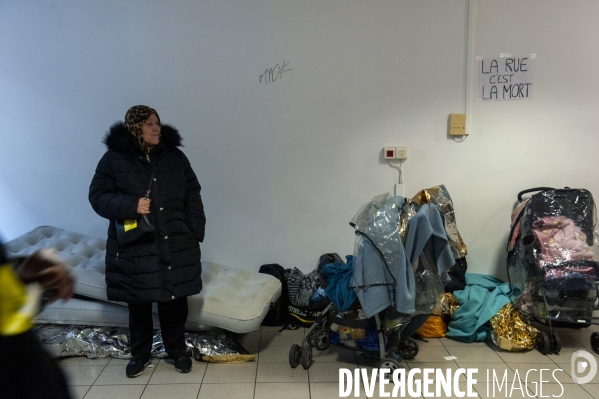 Le DAL réquisitionne un immeuble.